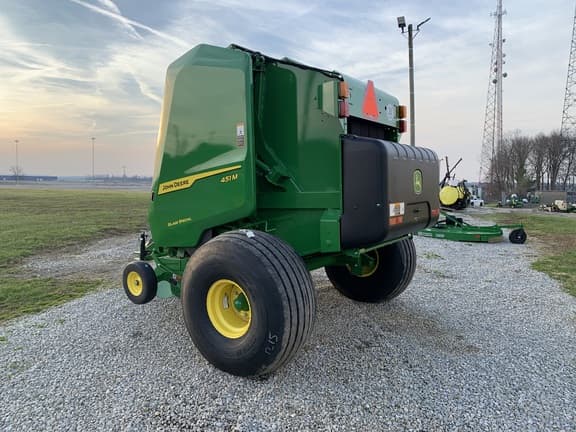 Image of John Deere 451M equipment image 4