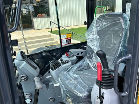 Image of John Deere 50P equipment image 4