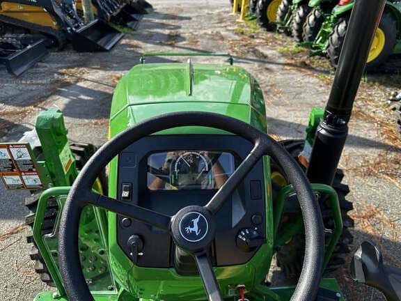 Image of John Deere 5050E equipment image 3