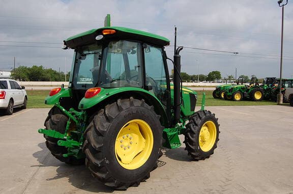 Image of John Deere 5060E equipment image 3