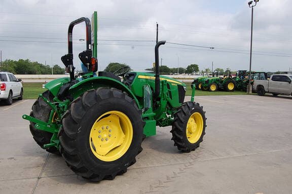 Image of John Deere 5060E equipment image 3