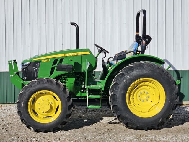 Image of John Deere 5060E equipment image 3