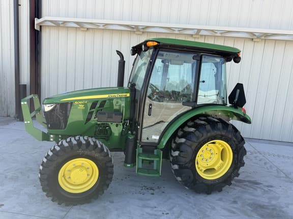 Image of John Deere 5060E equipment image 1