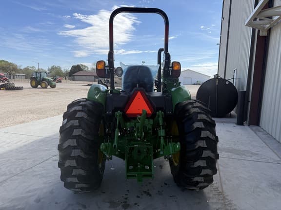 Image of John Deere 5060E equipment image 3