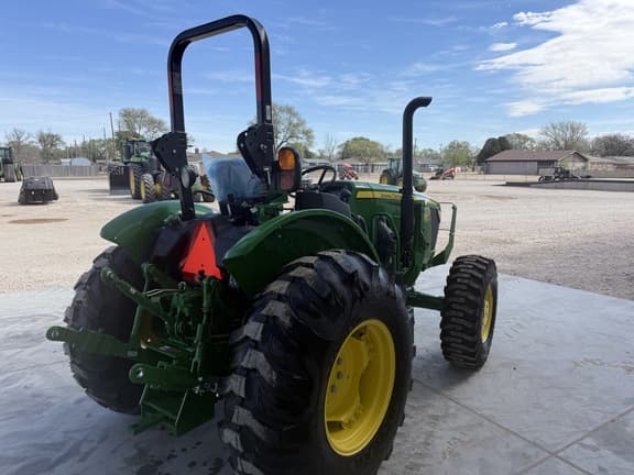 Image of John Deere 5060E equipment image 4