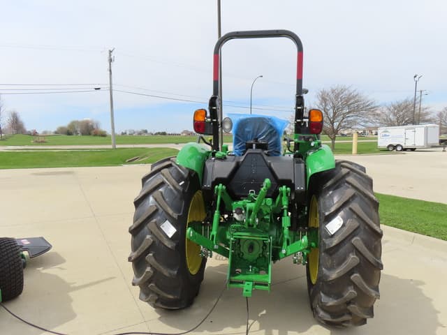 Image of John Deere 5060E equipment image 3