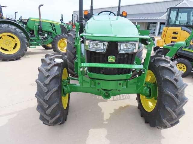 Image of John Deere 5060E equipment image 4