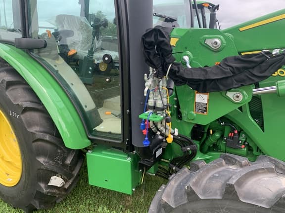 Image of John Deere 5067E equipment image 2