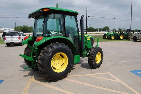 Image of John Deere 5067E equipment image 3