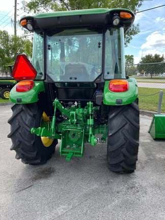 Image of John Deere 5067E equipment image 3