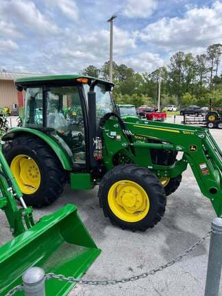 Image of John Deere 5067E equipment image 2