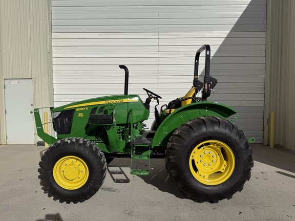 Image of John Deere 5067E equipment image 1