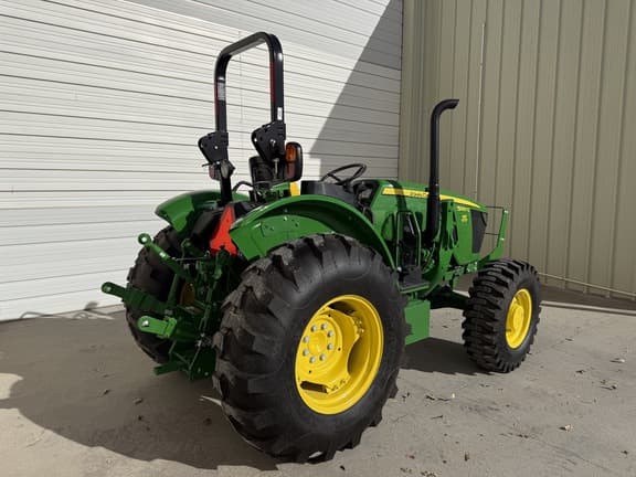 Image of John Deere 5067E equipment image 4