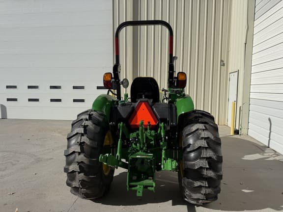 Image of John Deere 5067E equipment image 3