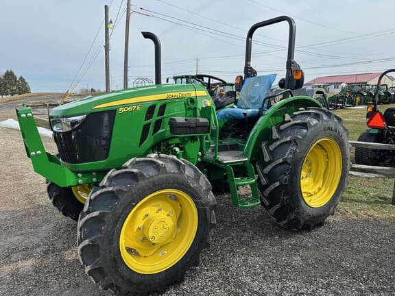 Image of John Deere 5067E equipment image 4
