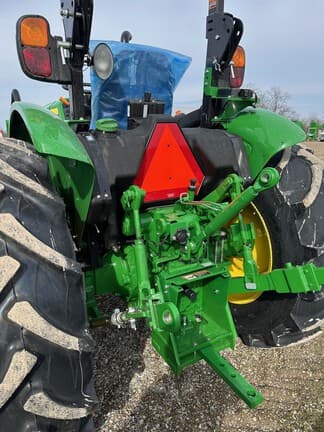 Image of John Deere 5067E equipment image 2