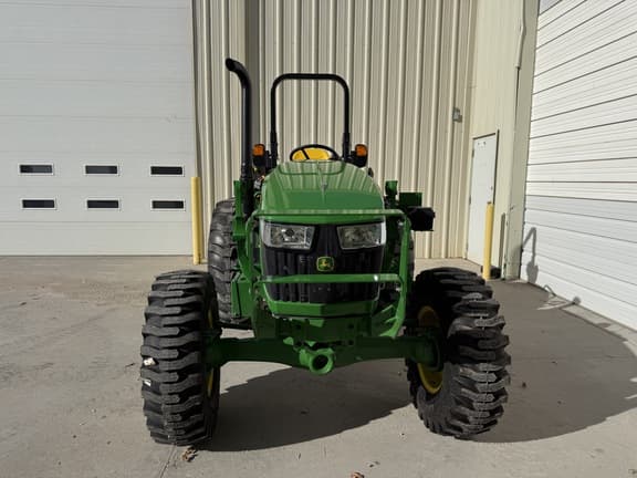 Image of John Deere 5067E equipment image 4