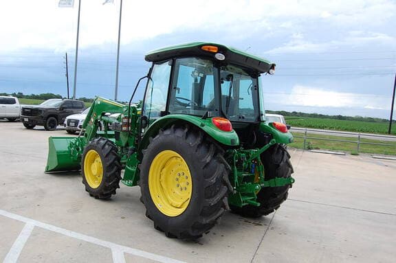 Image of John Deere 5067E equipment image 4