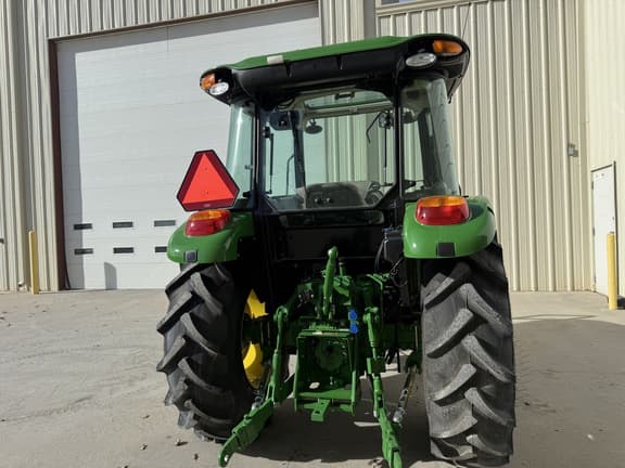 Image of John Deere 5067E equipment image 4