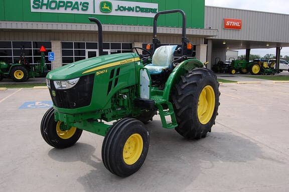 Image of John Deere 5067E equipment image 1