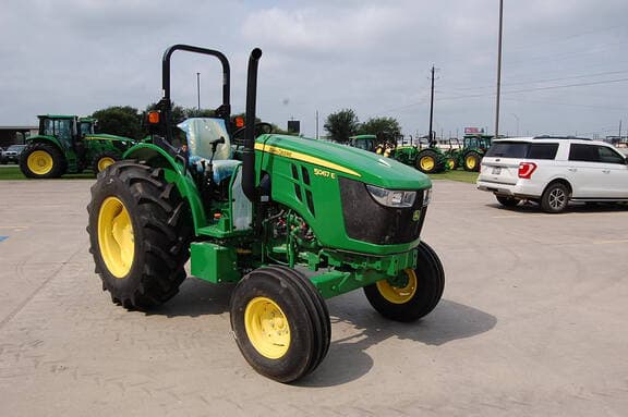 Image of John Deere 5067E equipment image 2