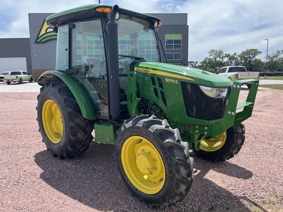 Image of John Deere 5075E equipment image 2