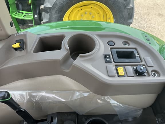Image of John Deere 5075E equipment image 1