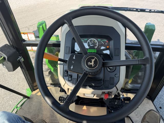 Image of John Deere 5075E equipment image 4