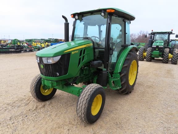 Image of John Deere 5075E equipment image 4