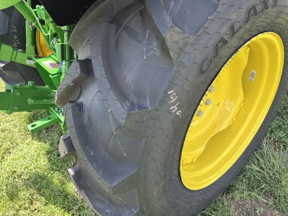 Image of John Deere 5075E equipment image 4