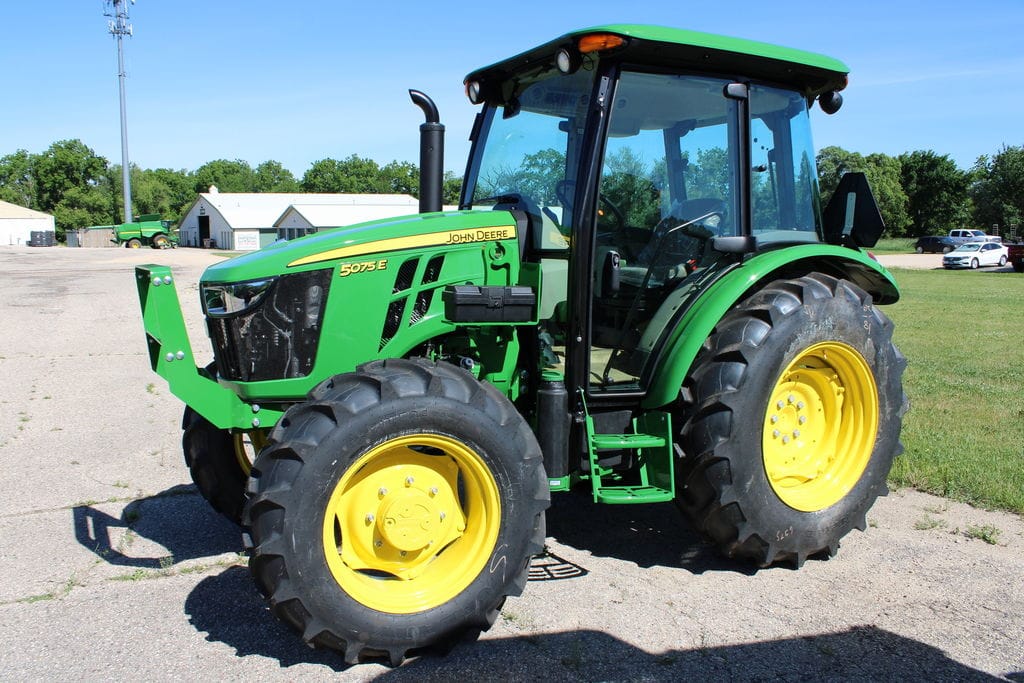 2026 John Deere 5075E Equipment Image0