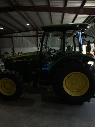 Image of John Deere 5075M equipment image 1
