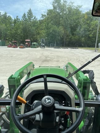 Image of John Deere 5090E equipment image 4
