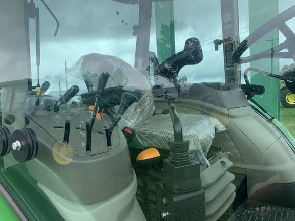 Image of John Deere 5090E equipment image 2