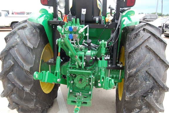 Image of John Deere 5100E equipment image 3