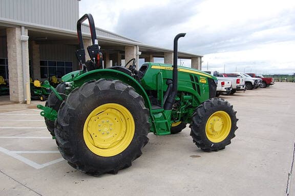 Image of John Deere 5100E equipment image 2