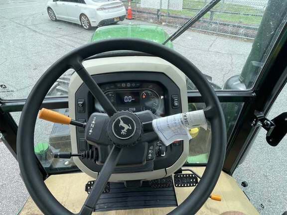 Image of John Deere 5100E equipment image 3