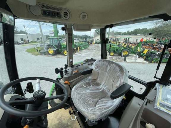 Image of John Deere 5100E equipment image 4