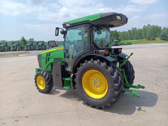 Image of John Deere 5105 equipment image 4