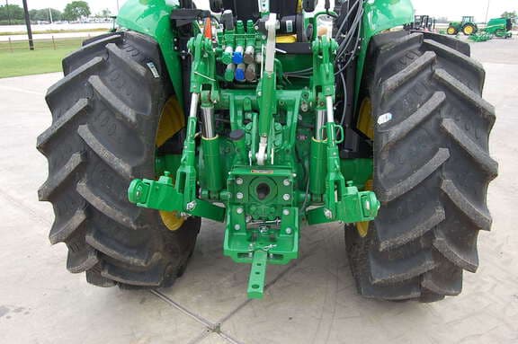 Image of John Deere 5105M equipment image 4