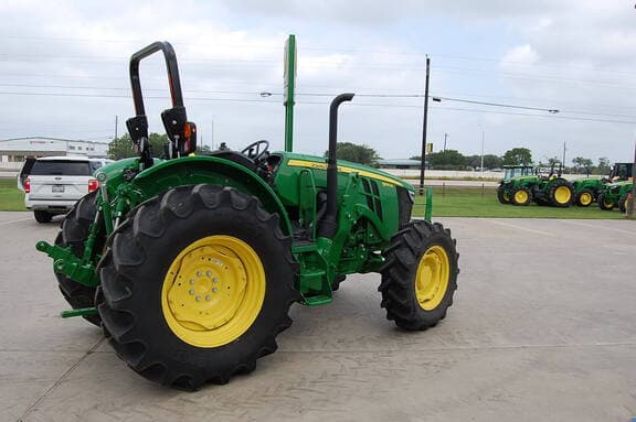 Image of John Deere 5105M equipment image 3