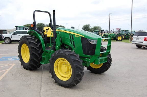 Image of John Deere 5105M equipment image 2