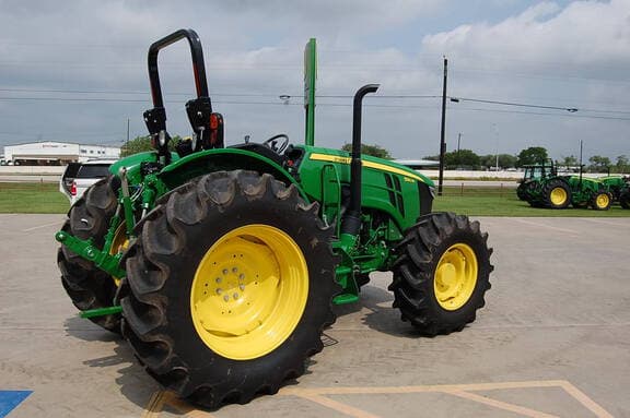Image of John Deere 5120M equipment image 3