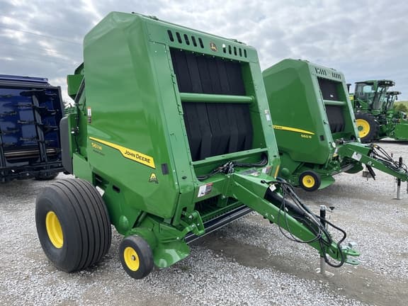 Image of John Deere 561M equipment image 1