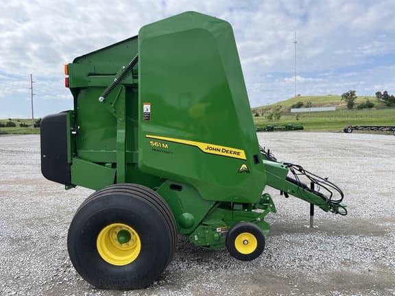 Image of John Deere 561M equipment image 3