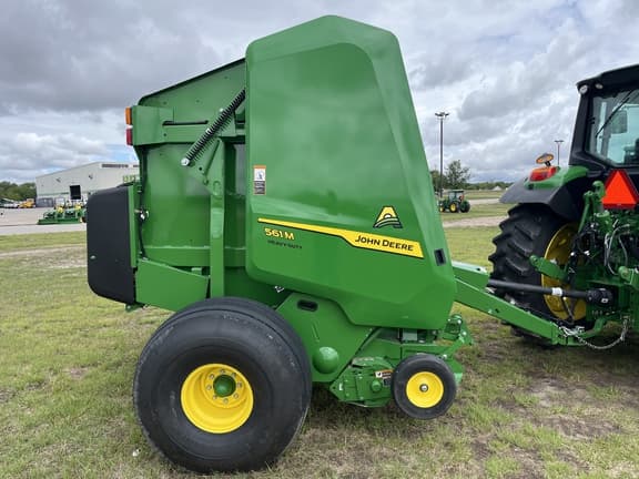 Image of John Deere 561M equipment image 4