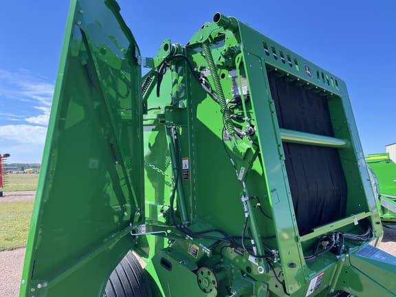 Image of John Deere 561M equipment image 3