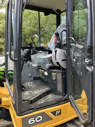 Image of John Deere 60P equipment image 3