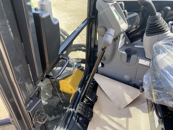 Image of John Deere 60P equipment image 3