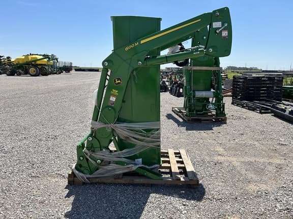 Image of John Deere 600M equipment image 1
